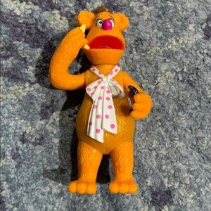 2000 muppets Fozzy Bear plastic figurine w movable arms